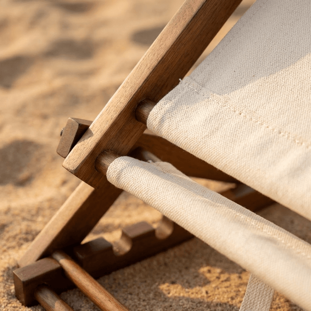 The folding frame joint and canvas